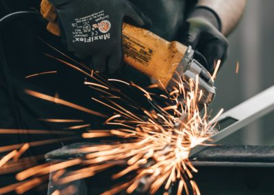 Kone- ja metallialan työntekijöitä